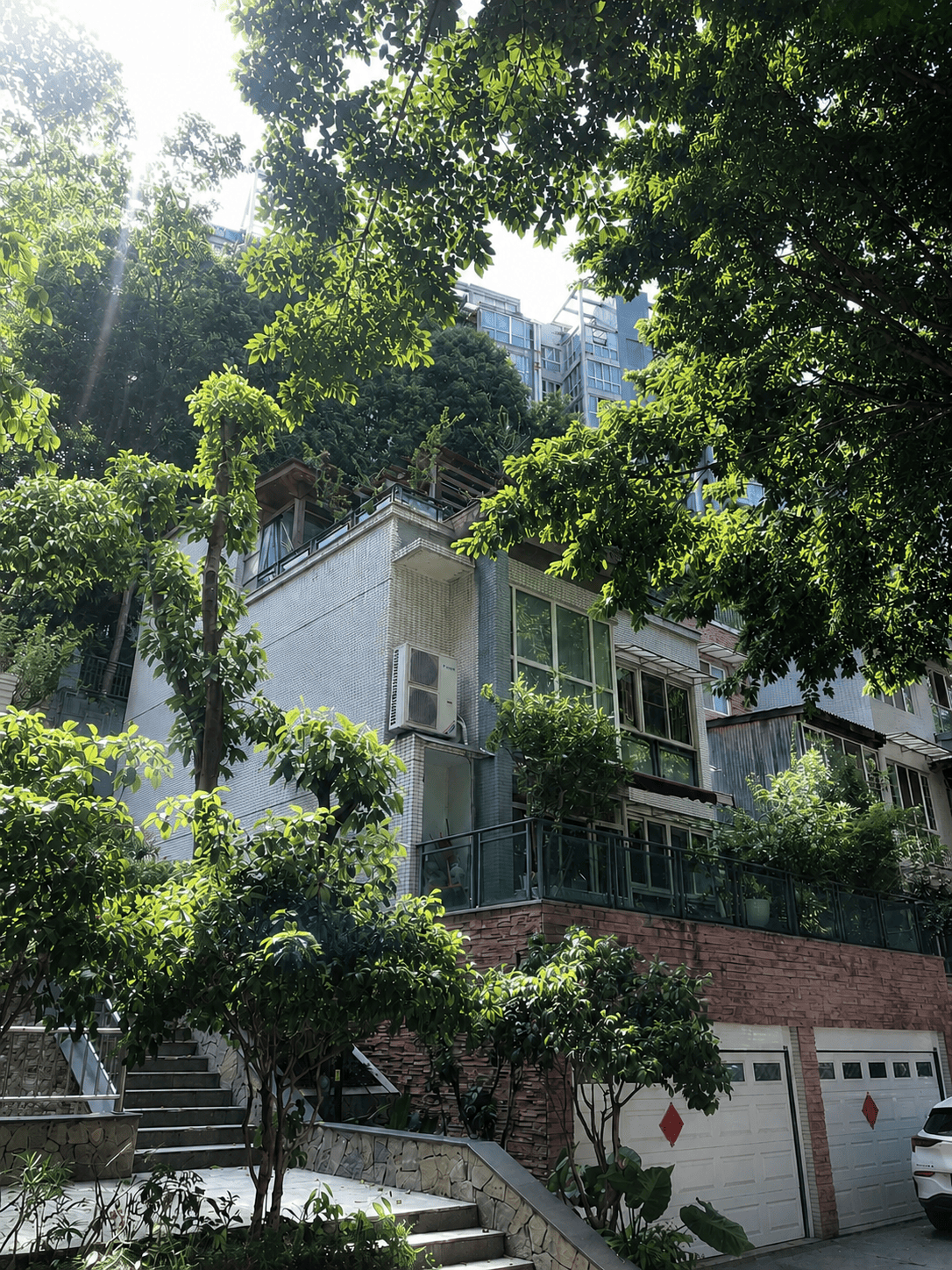 大兴岛居岁月从容升级：小小岛老别墅加装蒂升悦行款电梯
